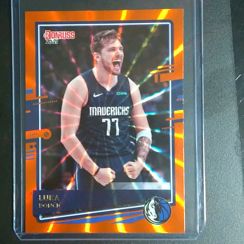 Luka doncic 2021 topps card #13 green lazer
